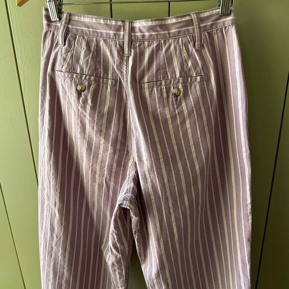 Madewell Pleated Tapered-Leg Pants in Signature Poplin in Antique Purple - Picture 5 of 10